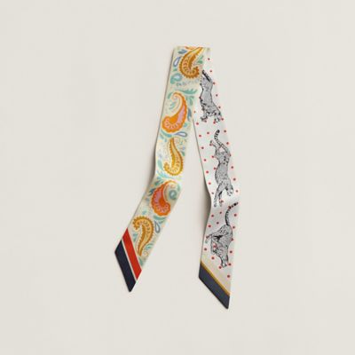 Twilly 《チーター・バンダナ》 | Hermès - エルメス-公式サイト Twilly 《チーター・バンダナ》 | Hermès - エルメス-公式サイト